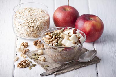 Gesundes Frühstück mit Haferflocken: Bircher Müsli • Möbel Bolte Gesundes Frühstück mit Haferflocken: Bircher Müsli • Möbel Bolte